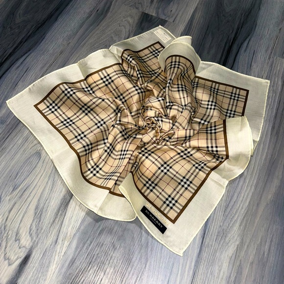 Vintage Burberry Classic Nova Check Cotton Handkerchief w Protective Case - Picture 1 of 13